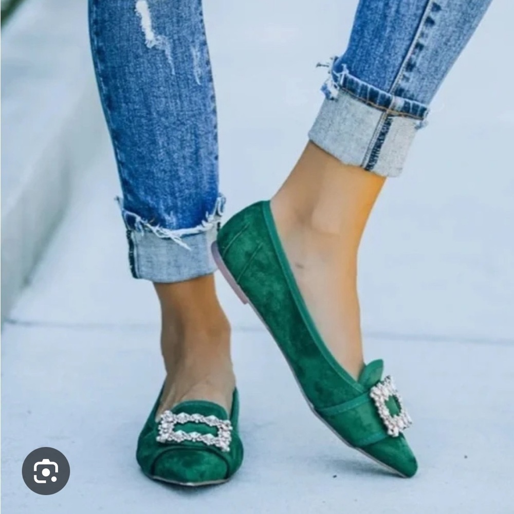 CHASE + CHLOE Green Jeweled Velvet Pointy Flats - Picture 2 of 6
